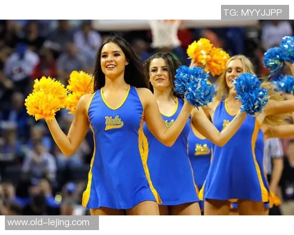 穿足球球衣的女孩展现青春活力与运动魅力的故事 穿足球球衣的女孩展现青春活力与运动魅力的故事